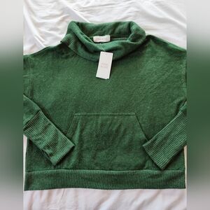 PINK ROSE (NWT) Ladies Turtleneck Cropped Pullover Sweater. Size XS.